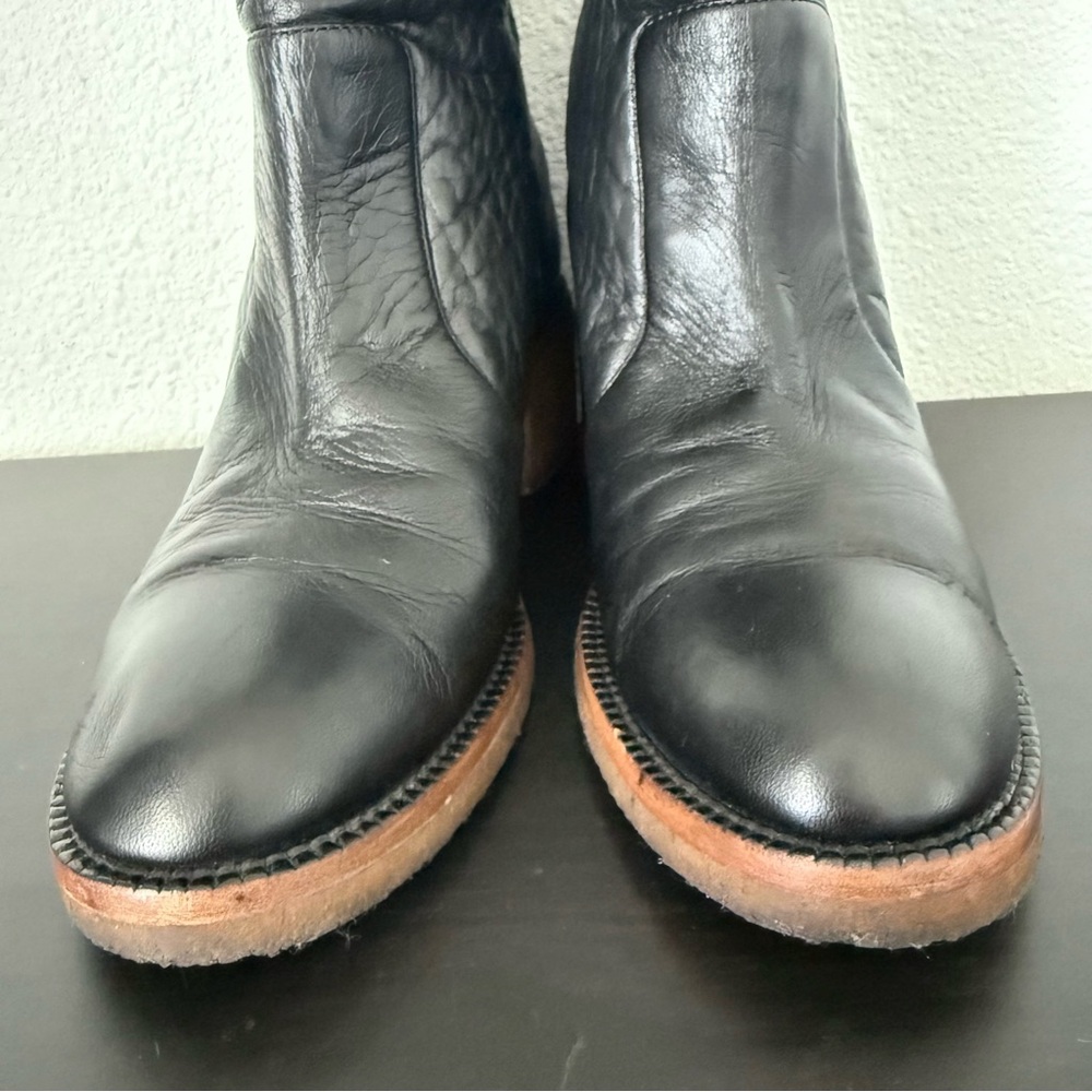 Chanel CC Logo Shearling Black Leather Boots - Picture 8 of 15